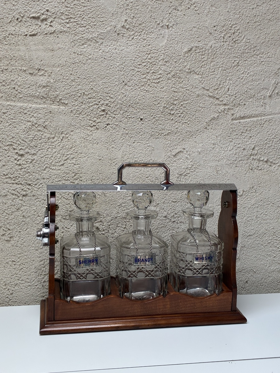 CAVE A WHISKY EN ACAJOU ET CRISTAL MOULÉ, ANGLETERRE, CIRCA 1930