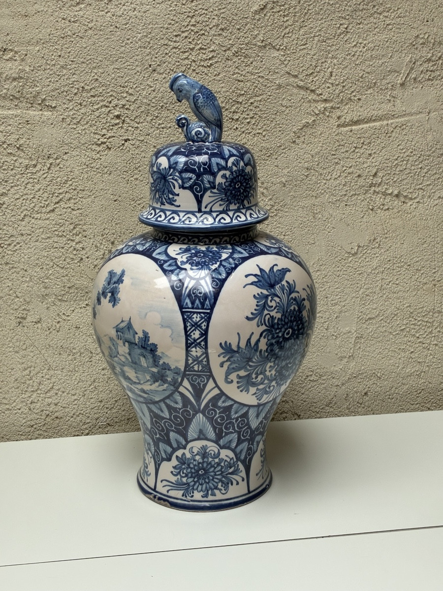 GRAND POT COUVERT EN FAIENCE DE MALICORNE – ÉMILE TESSIER