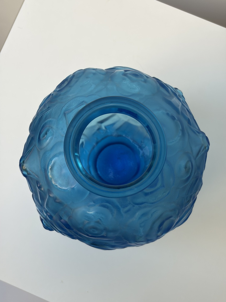 PETIT VASE BOULE SUR PIEDOUCHE EN VERRE MOULE PRESSE, SABINO-photo-2