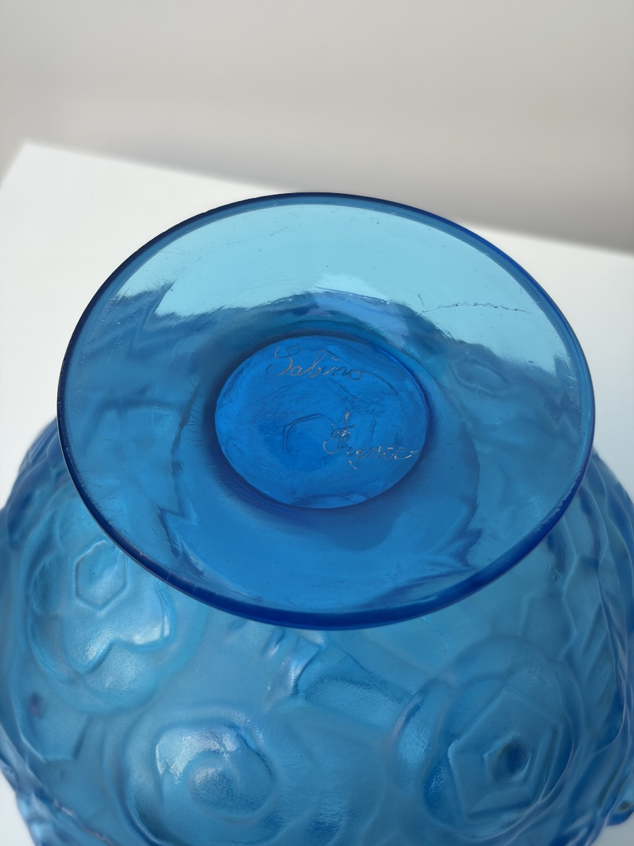 PETIT VASE BOULE SUR PIEDOUCHE EN VERRE MOULE PRESSE, SABINO-photo-3