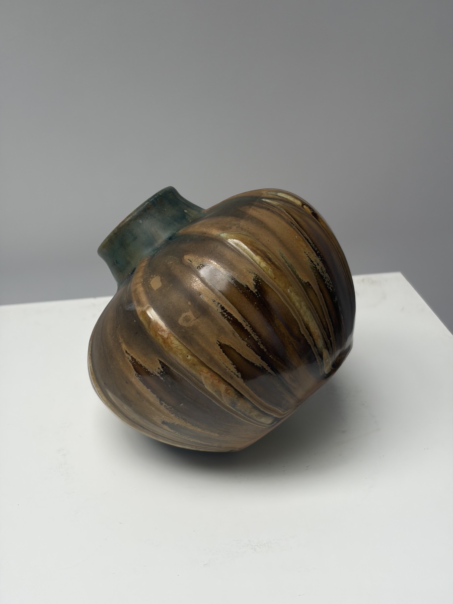 GILBERT MÉTÉNIER, VASE GODRONNÉ EN GRÈS ÉMAILLÉ-photo-2