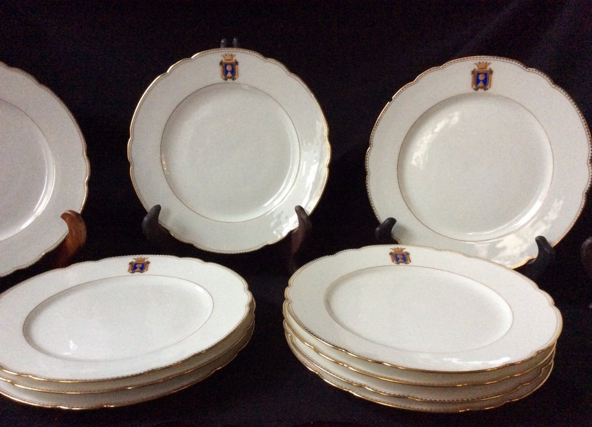 12 Assiettes Plates En Porcelaine Avec  Blason Et Couronne Marquis de Fleberge XIXème Siècle -photo-2