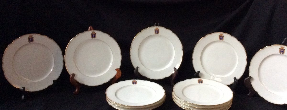 12 Assiettes Plates En Porcelaine Avec  Blason Et Couronne Marquis de Fleberge XIXème Siècle -photo-4