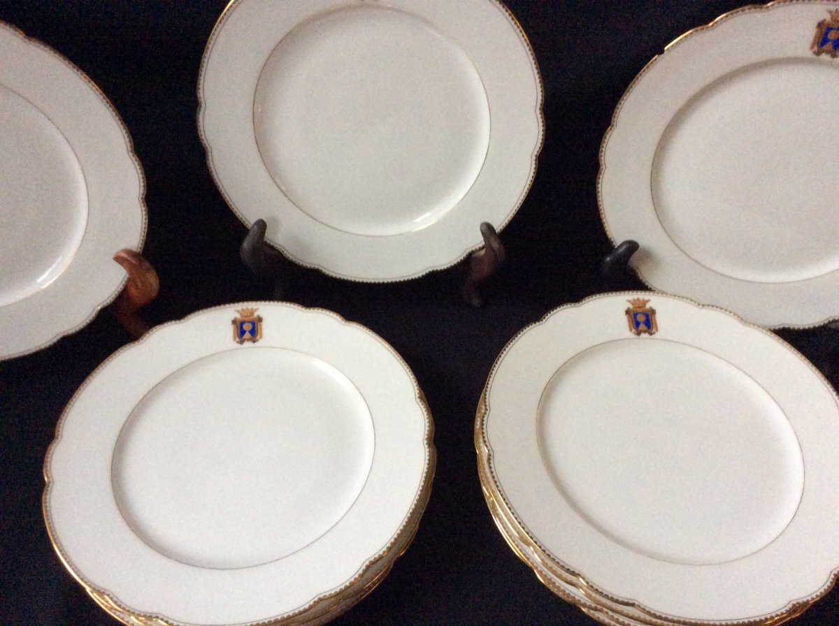 12 Assiettes Plates En Porcelaine Avec  Blason Et Couronne Marquis de Fleberge XIXème Siècle -photo-4