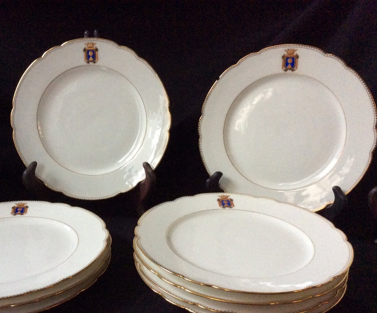 12 Assiettes Plates En Porcelaine Avec  Blason Et Couronne Marquis de Fleberge XIXème Siècle -photo-5