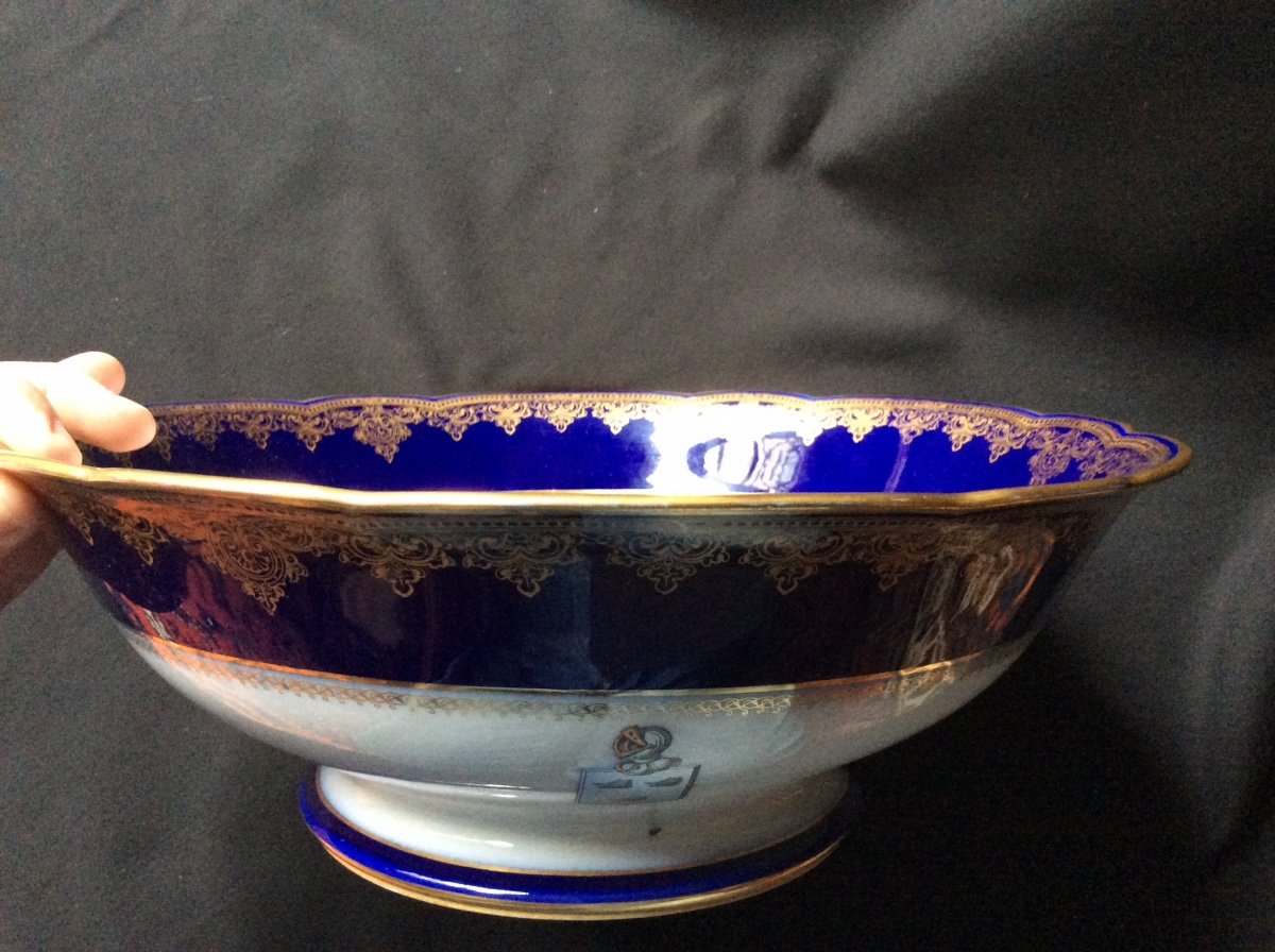 Large Porcelain Salad Bowl With Cabinets-photo-3