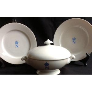 1 Légumier Et 2 Assiettes Plates Napoléon III 