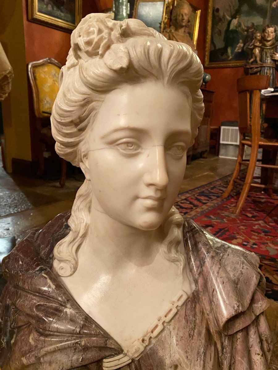 Grand Buste De Femme en marbre Dans L’esprit Du XVIII Eme Siècle -photo-4