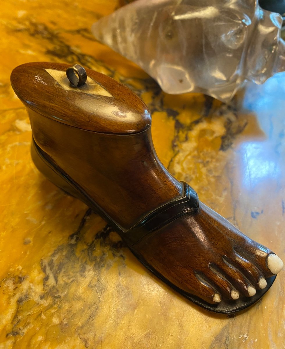 Rare Anthropomorphic Snuff Box In The Shape Of A Foot In A Sandal-photo-1