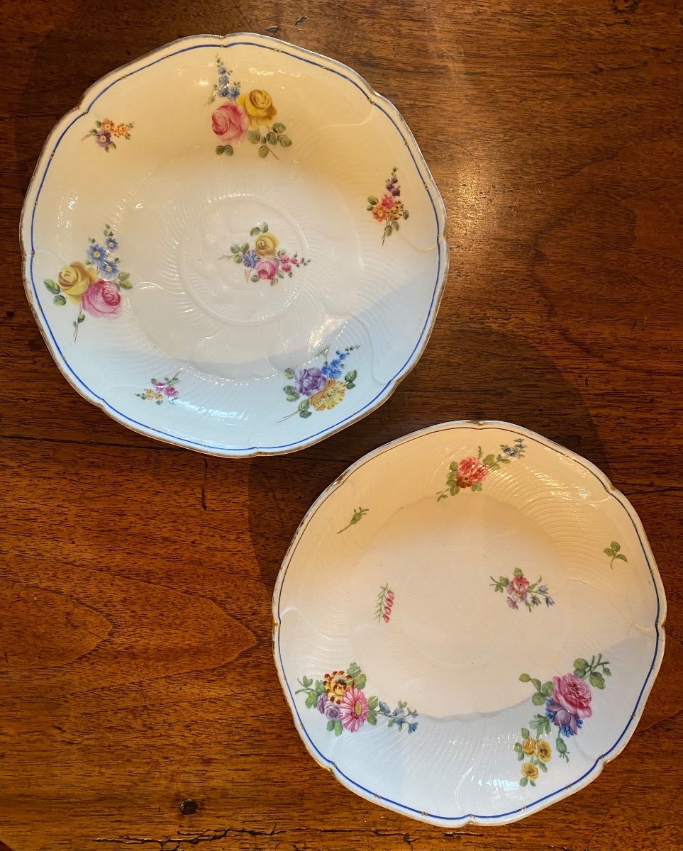 Sèvres, XVIII Eme Century, Pair Of Hollow Plates With Floral Decor