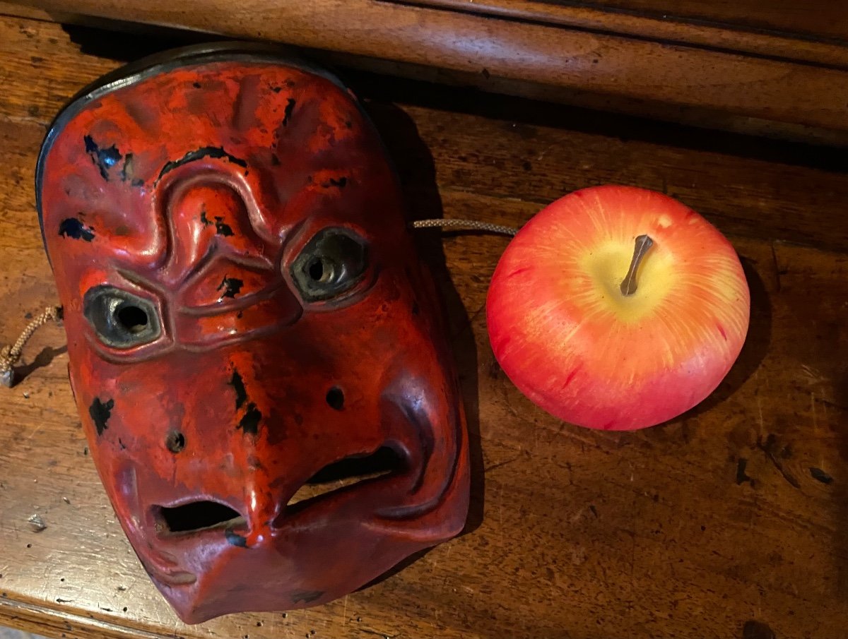 Japan Meiji Era, Large Garuda Mask In Red And Black Lacquer-photo-4