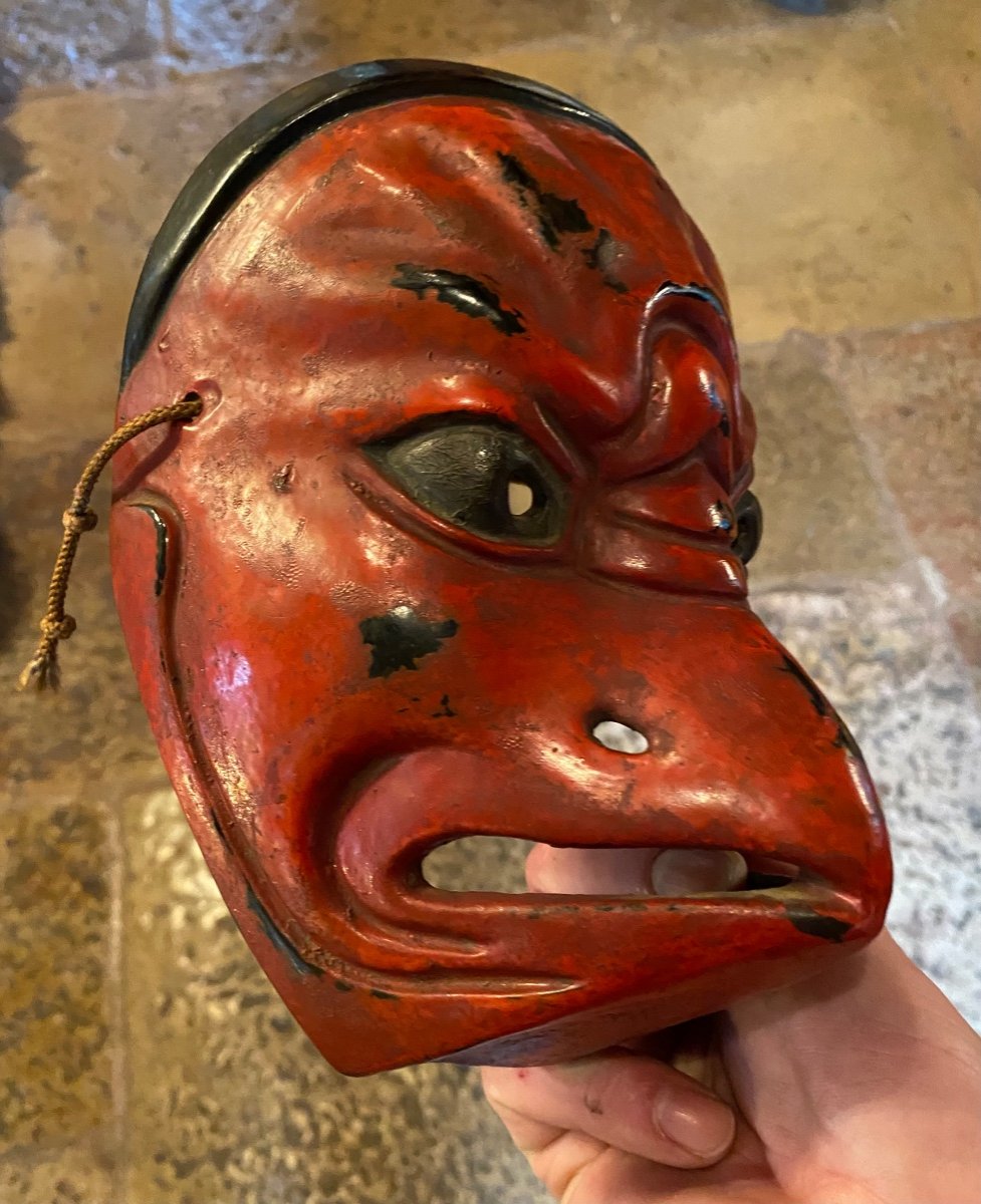 Japan Meiji Era, Large Garuda Mask In Red And Black Lacquer-photo-1