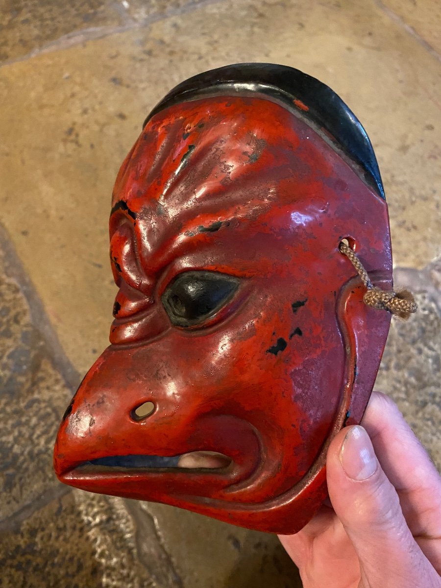 Japan Meiji Era, Large Garuda Mask In Red And Black Lacquer-photo-3