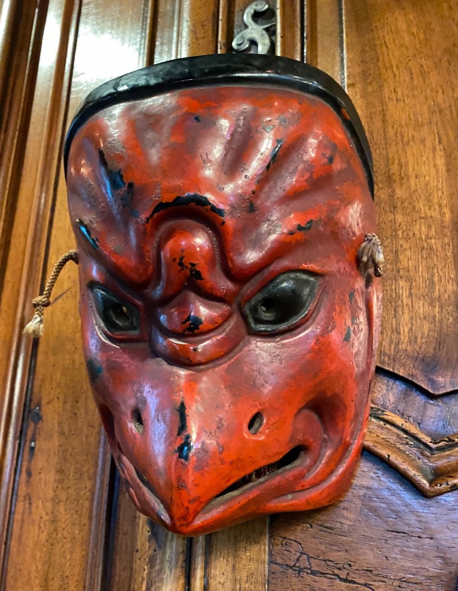 Japan Meiji Era, Large Garuda Mask In Red And Black Lacquer-photo-8