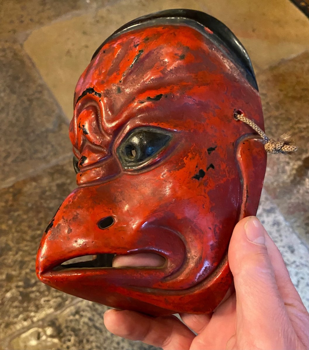 Japan Meiji Era, Large Garuda Mask In Red And Black Lacquer