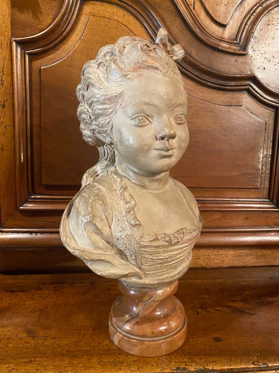 Charmant Buste De Jeune Fille En Terre Cuite Dans Le Goût Du XVIII Eme Siècle -photo-3