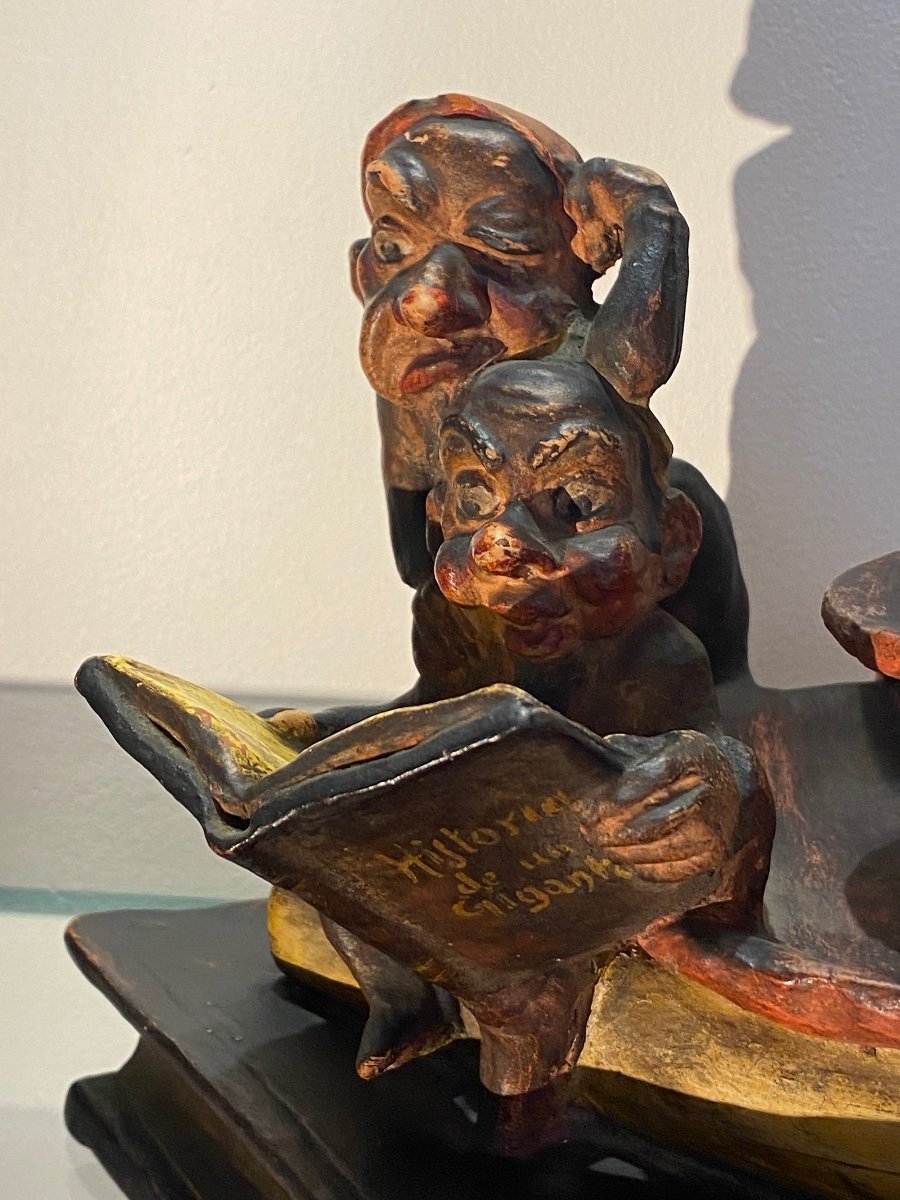 Amusante Terre Cuite Aux Trois Gnomes Lisant Sur Des Livres-photo-8