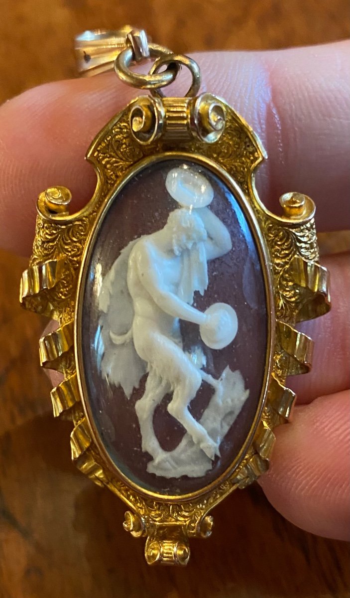 Satyr With Cymbals, Cameo On Shell In High Relief In A Gold Pendant, 19th Century-photo-2
