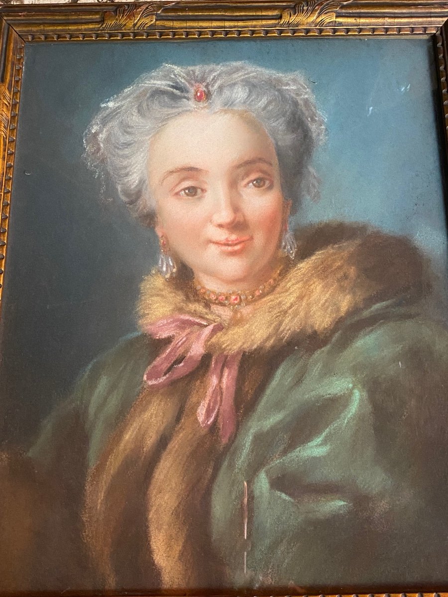 Charmant Pastel Portrait De Femme à La Fourrure, XIX Eme Siècle -photo-2