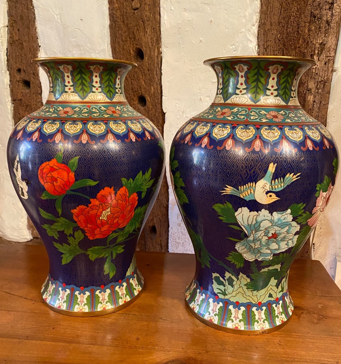 Important Pair Of Peony Vases In Cloisonne, China Early 20th Century 