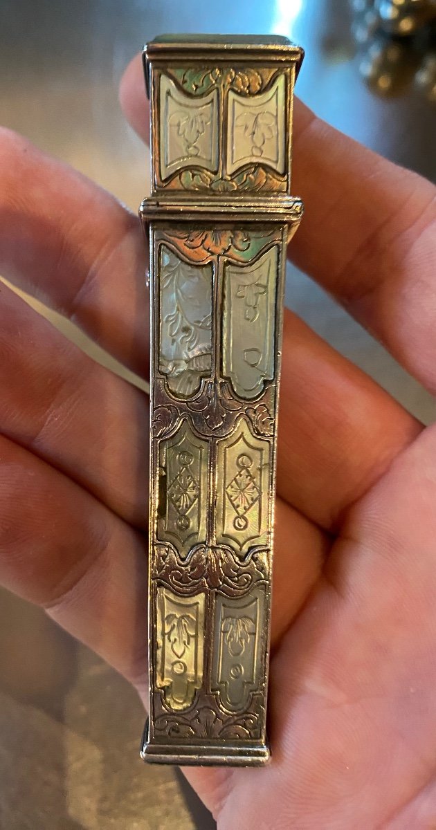 Rare Et Bel étui à Cire Ou Billet Doux En Argent Et Nacre Du XVIII Eme Siècle -photo-2