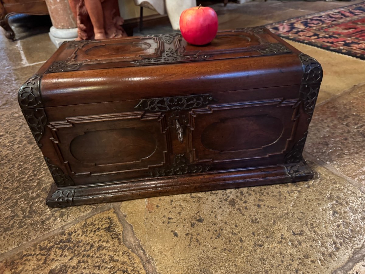 Alsatian Or German Chest, 17th Century In Walnut-photo-3
