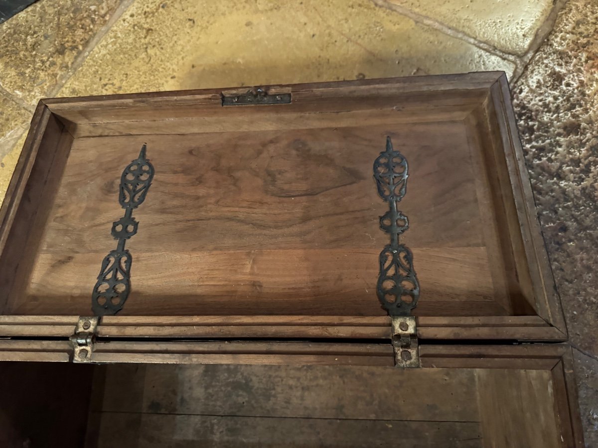 Alsatian Or German Chest, 17th Century In Walnut-photo-3