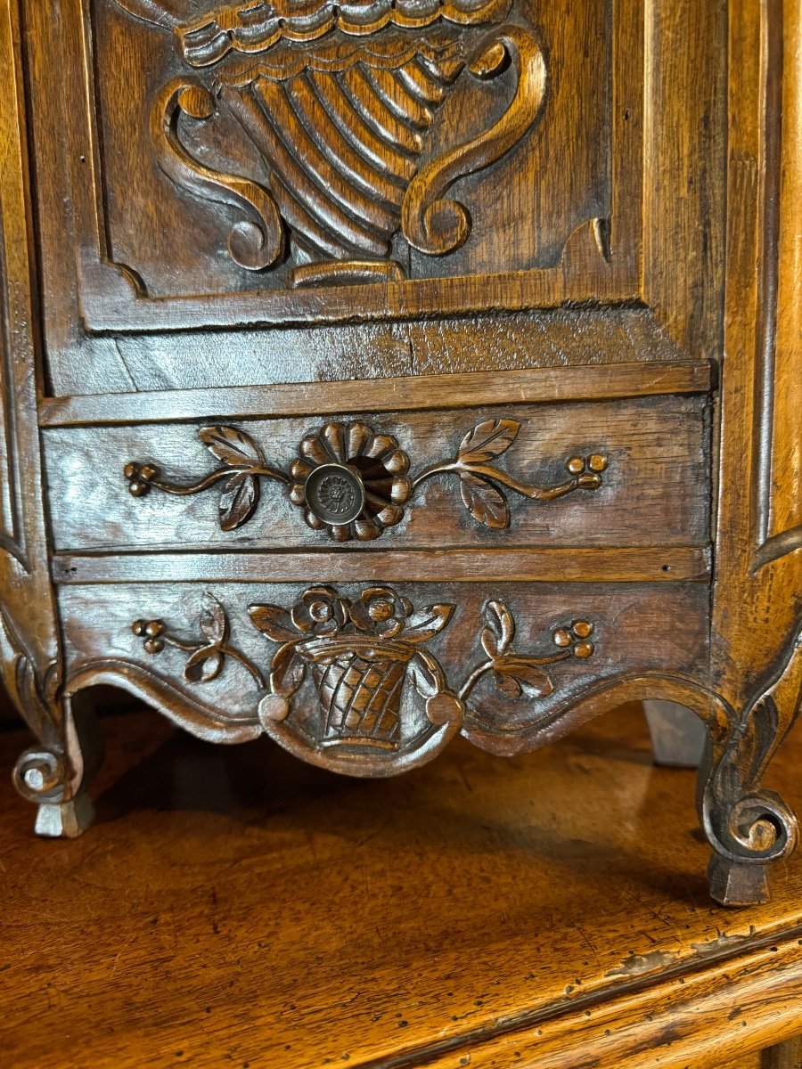 Large Walnut Fariniero, Carved Lace, Early 19th Century -photo-6