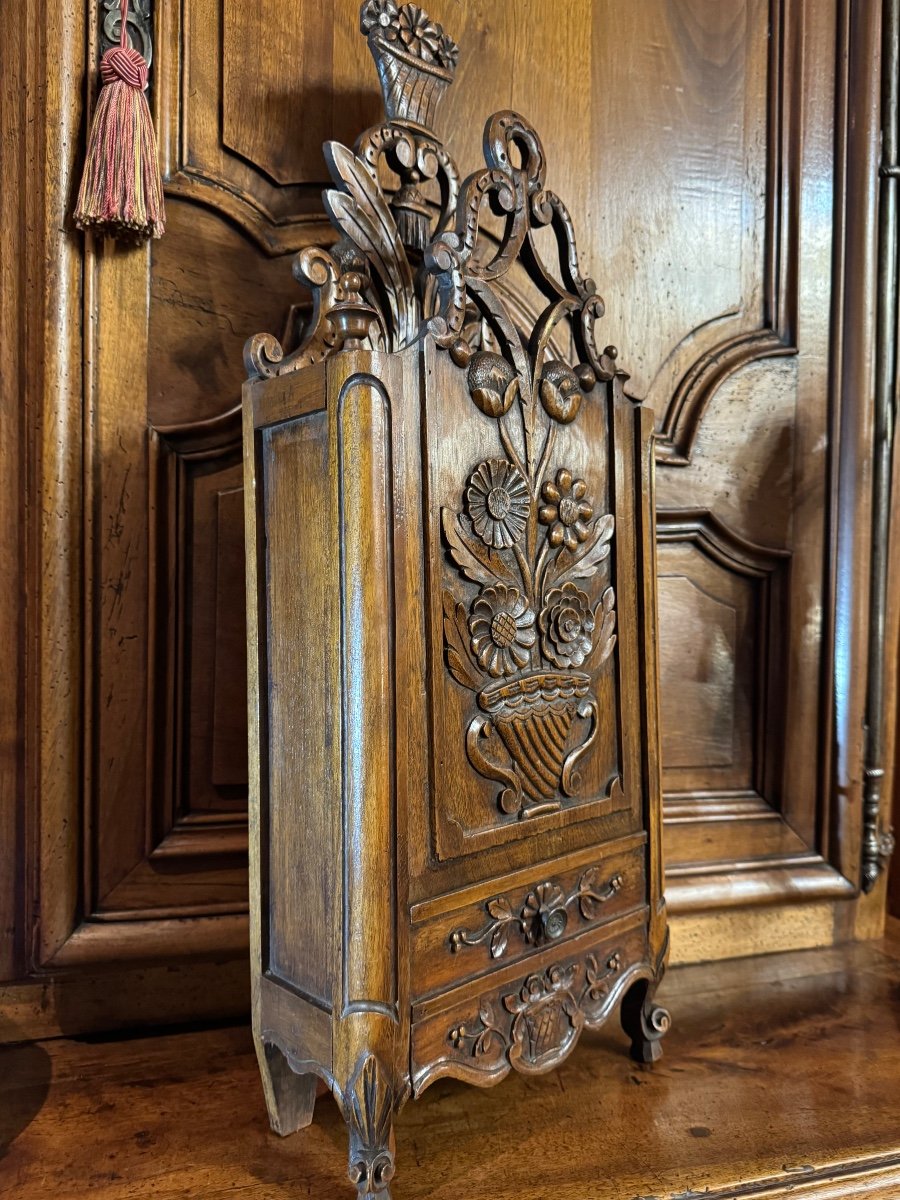 Large Walnut Fariniero, Carved Lace, Early 19th Century -photo-7