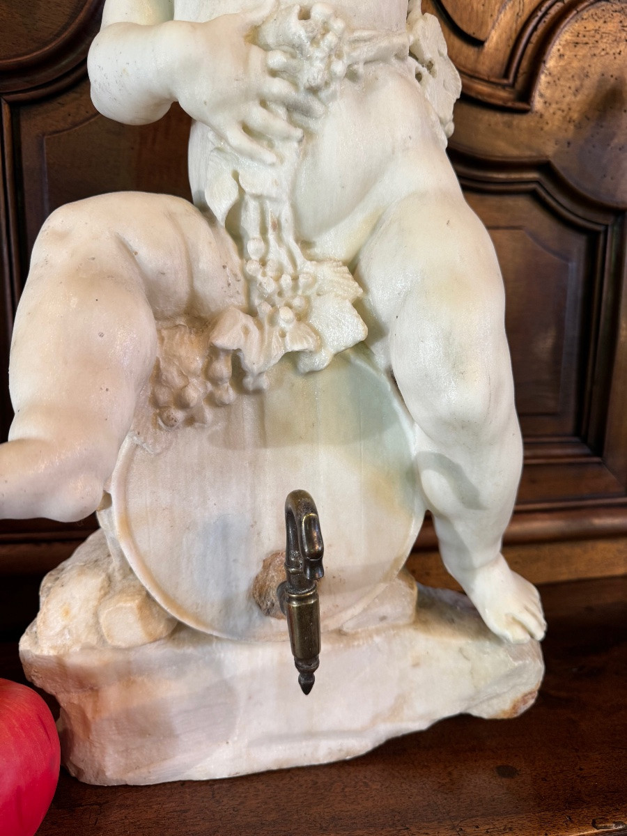 Fontaine à Vin D’intérieur En Marbre: Bacchus Enfant Sur Un Tonneau XIX Eme Siècle -photo-3