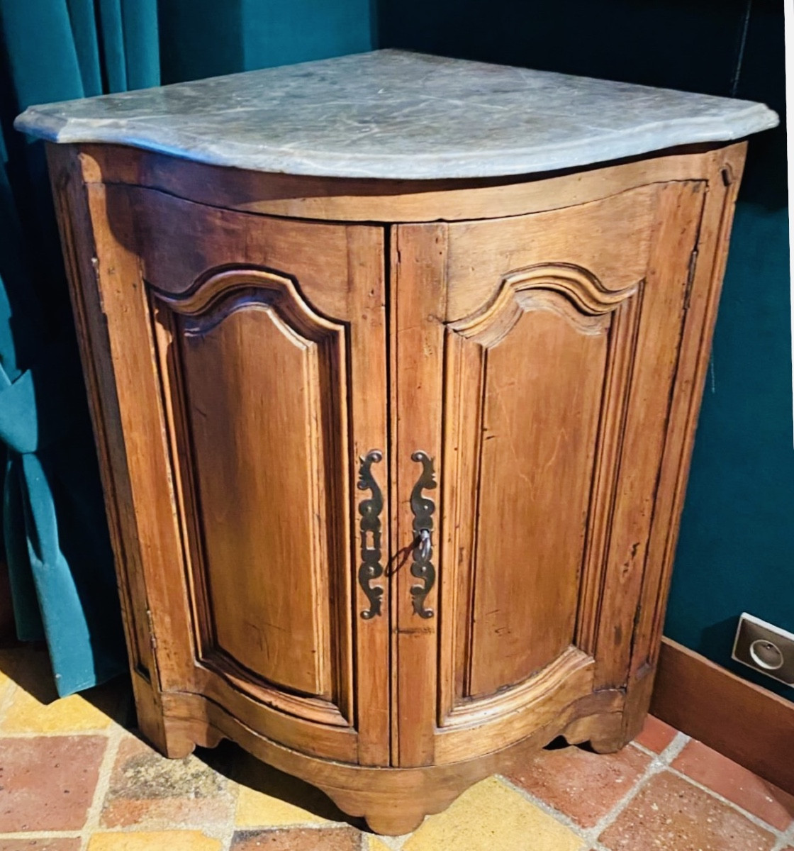 Belle Encoignure Louis XV Galbée En Noyer Du XVIII Eme Siècle
