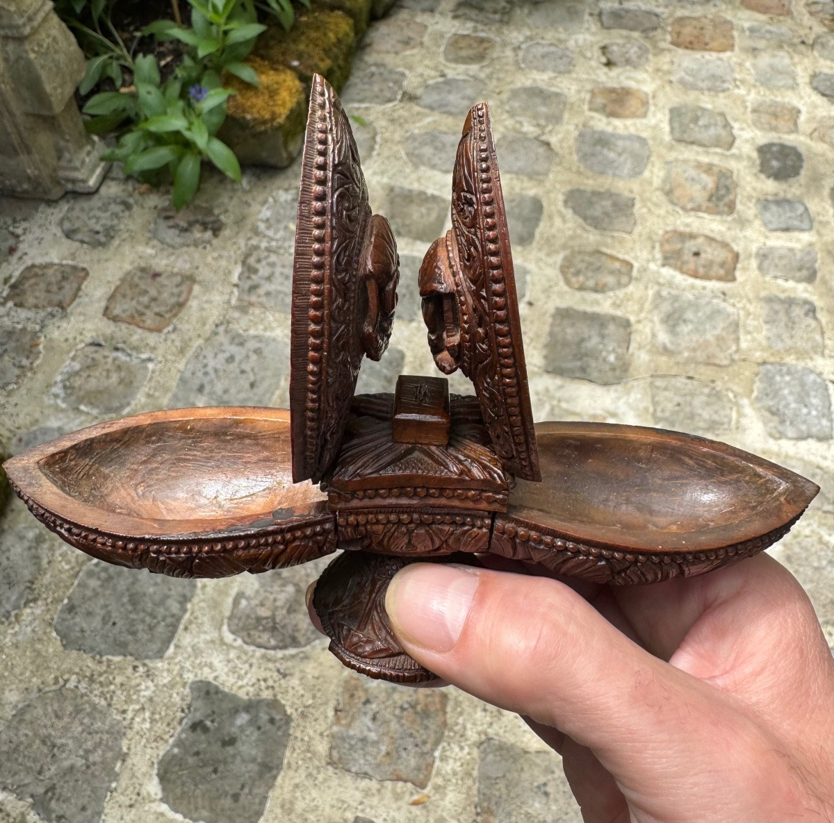 Navette à épices Sculptée De Personnages, Corozo, XIX Eme Siècle -photo-2
