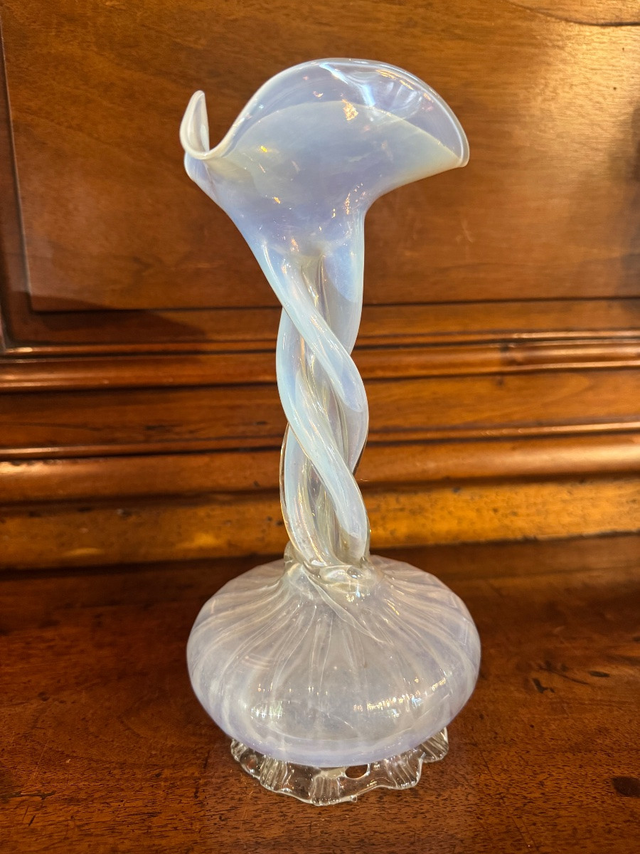 Vase en verre torsadé opalescent à la manière des vases lacrimoires-photo-2