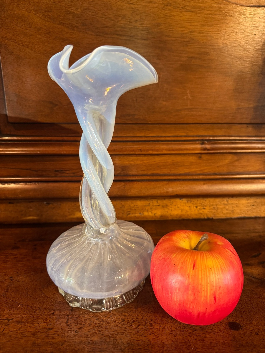 Vase en verre torsadé opalescent à la manière des vases lacrimoires-photo-3