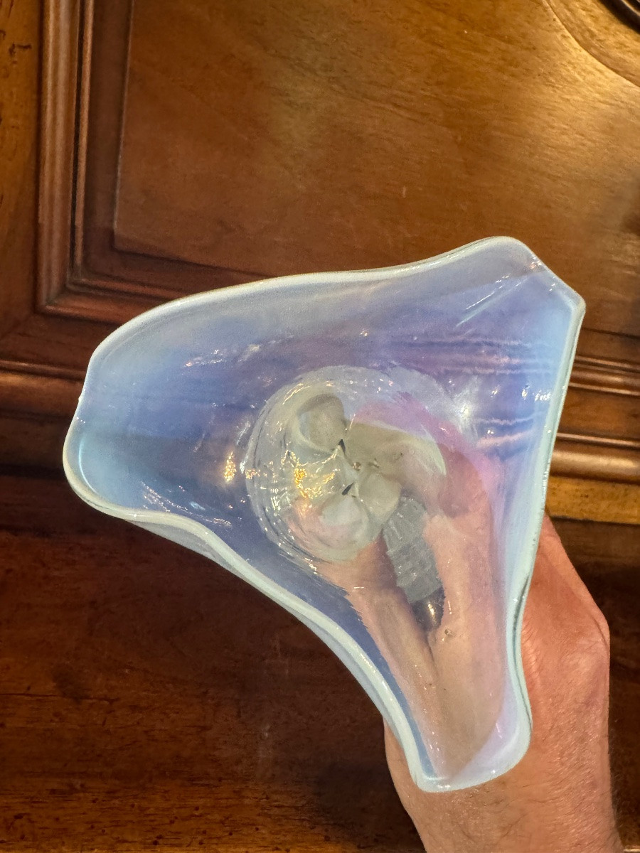 Vase en verre torsadé opalescent à la manière des vases lacrimoires-photo-2