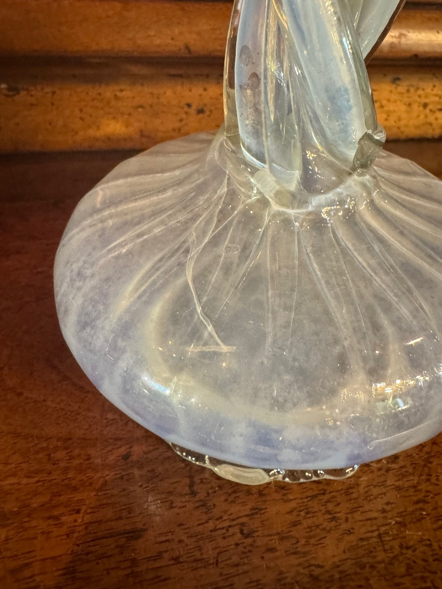 Vase en verre torsadé opalescent à la manière des vases lacrimoires-photo-3