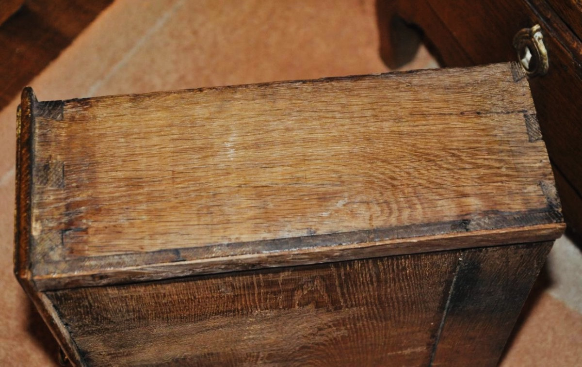 Petite commode en chêne Louis XV du XVIII eme siècle -photo-3
