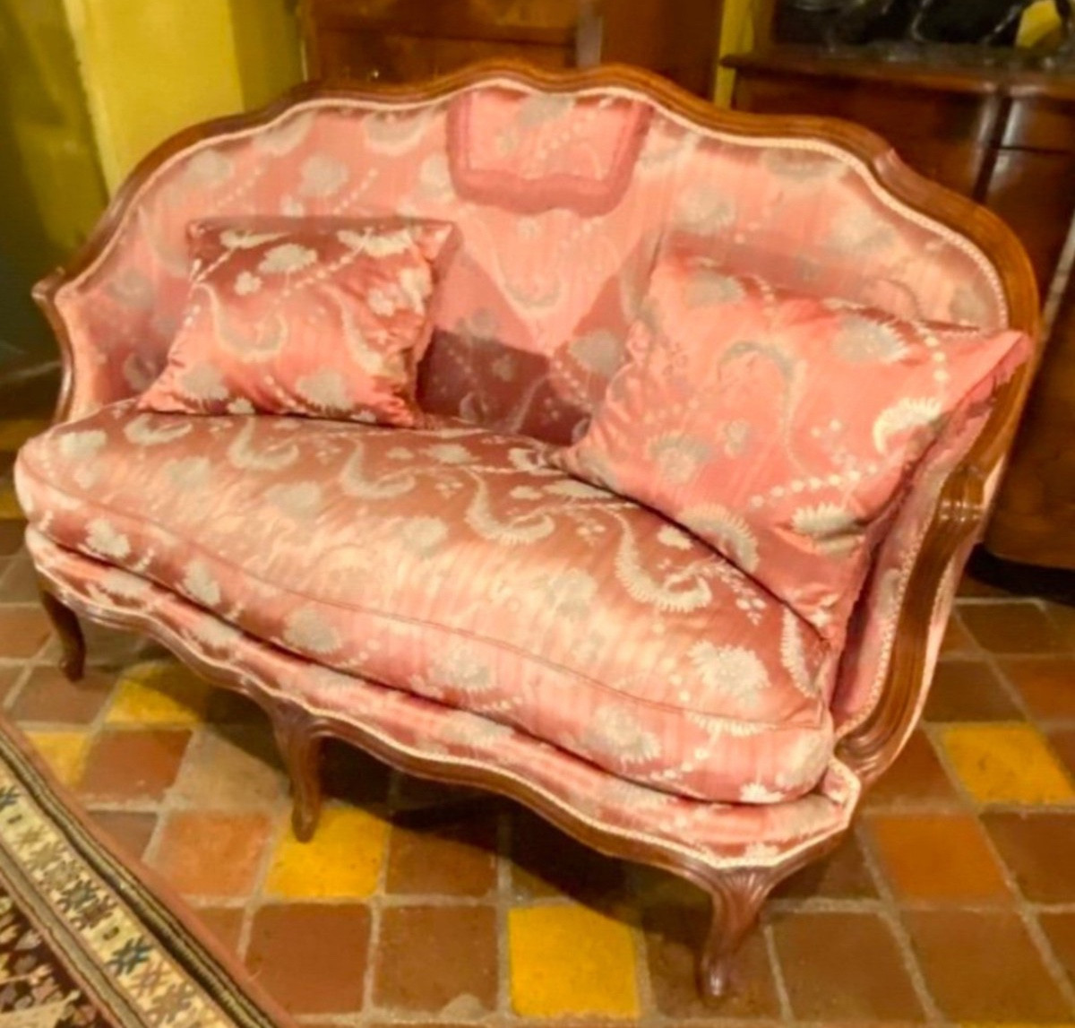 Petit Canapé Corbeille En Noyer D’époque Louis XV, XVIII Eme Siècle 