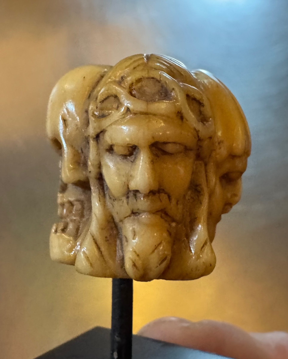 Grain de chapelet à quatre visages du XVI eme siècle 