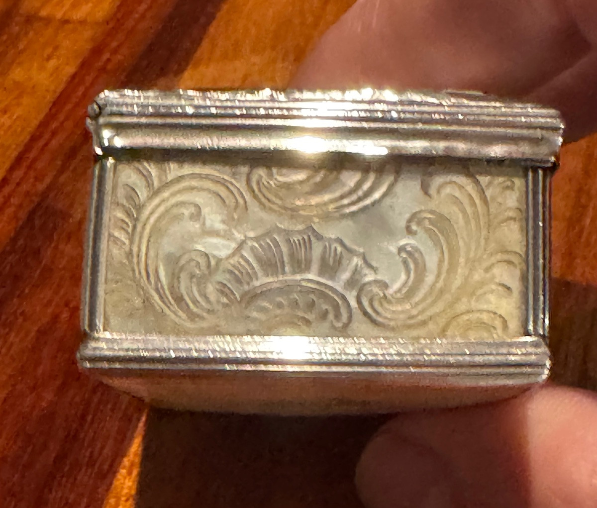 Boite à mouche ou tabatière en nacre sculpté, XVIII eme siècle -photo-2