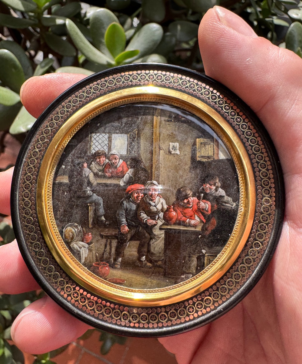Boite tabatière en écaille et miniature dans le goût de Teniers 