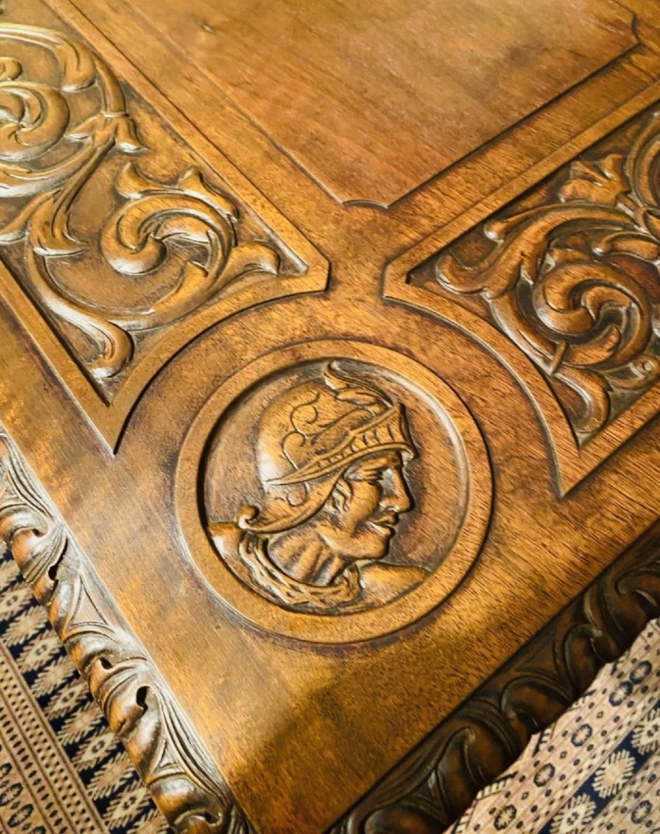 Grande table bureau sculptée en noyer de style renaissance formant bureau -photo-2