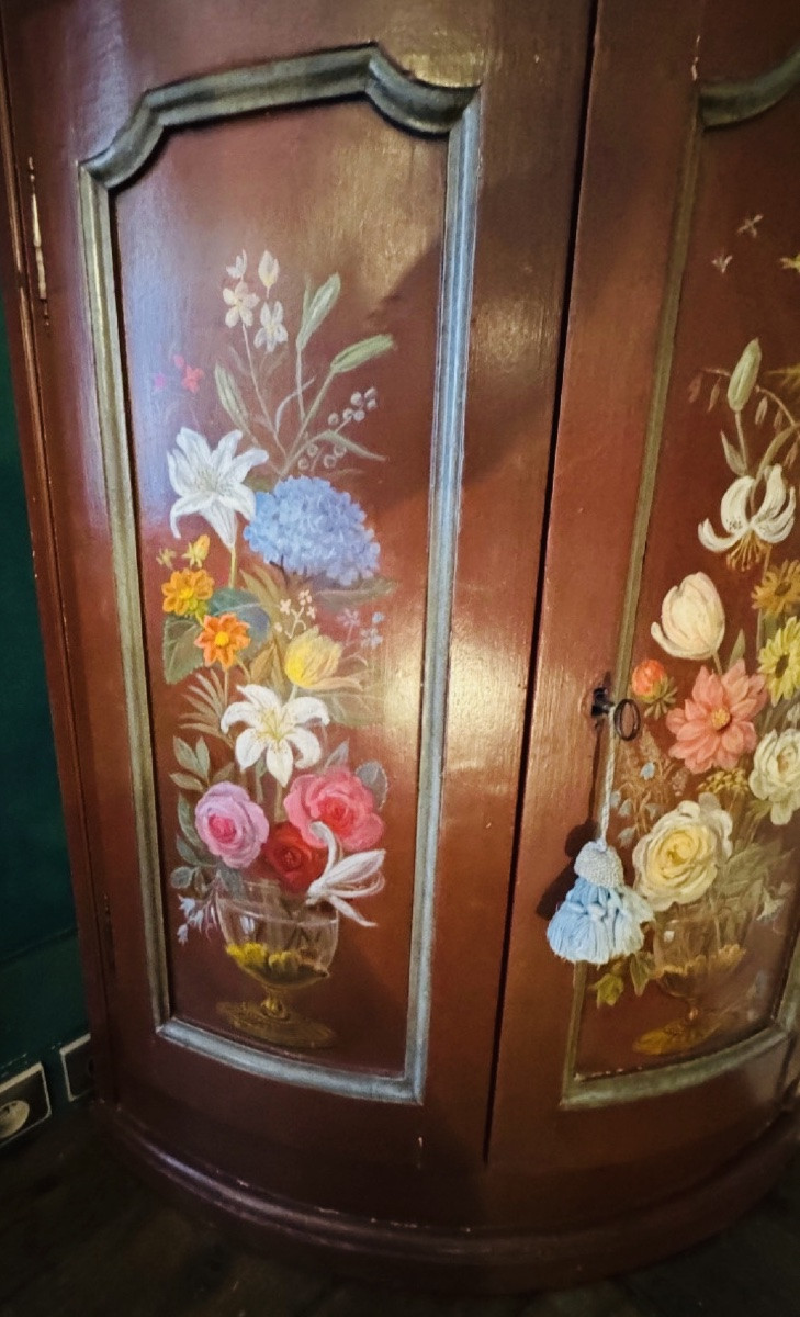 Encoignure galbée du XVIII eme siècle peinte.-photo-4