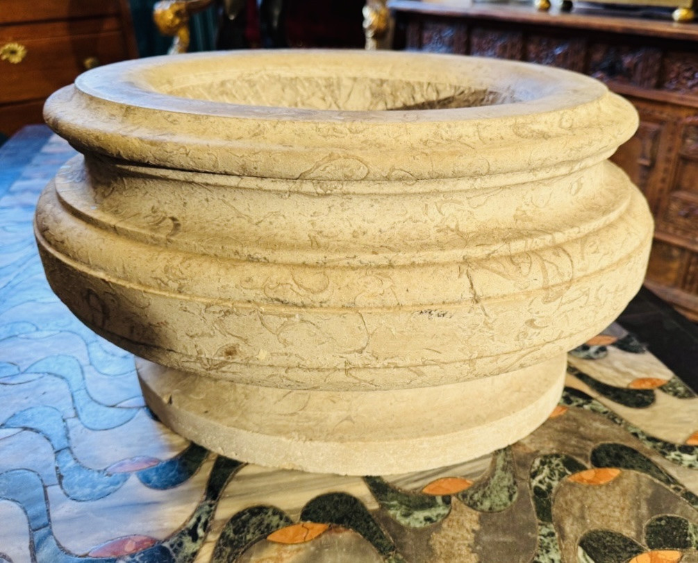 Imposing 18th Century Oval Marble Stone Cooler With Fossils -photo-2