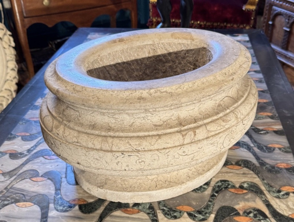 Imposing 18th Century Oval Marble Stone Cooler With Fossils -photo-3