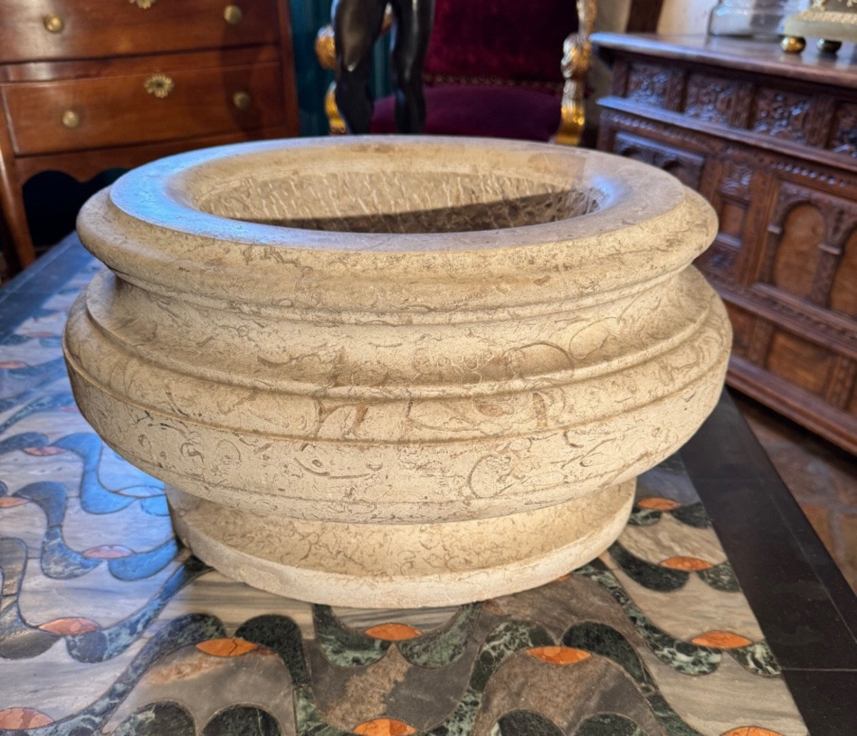 Imposing 18th Century Oval Marble Stone Cooler With Fossils -photo-4