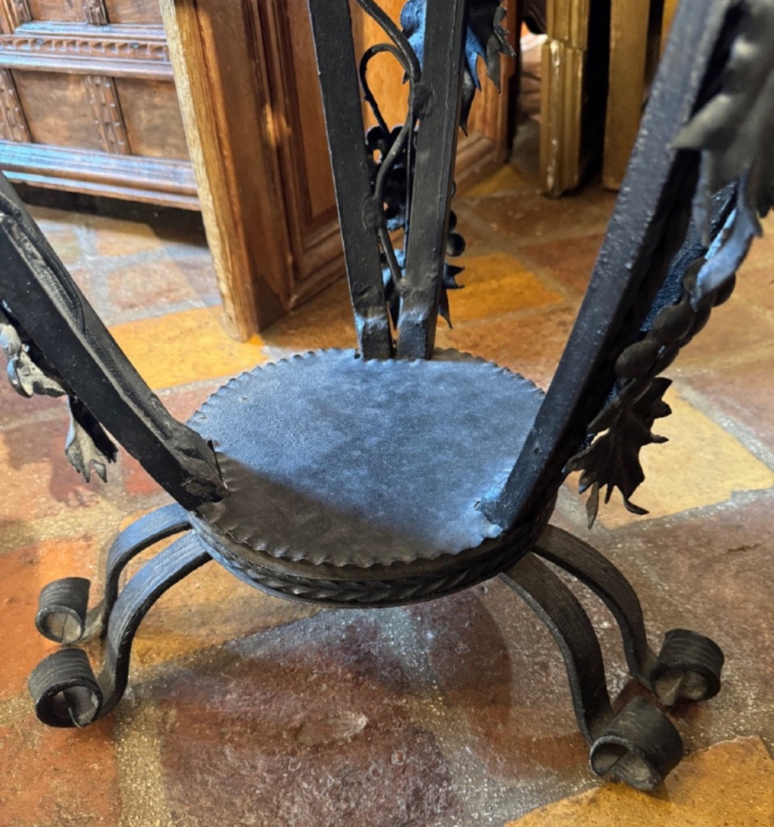 Art Deco Wrought Iron Pedestal Table With Bunches Of Grapes And Vine Leaves -photo-4
