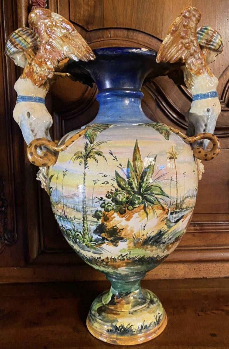 Imposant Vase En Majolique Italienne de style renaissance et datant Du XIX Eme Siècle "