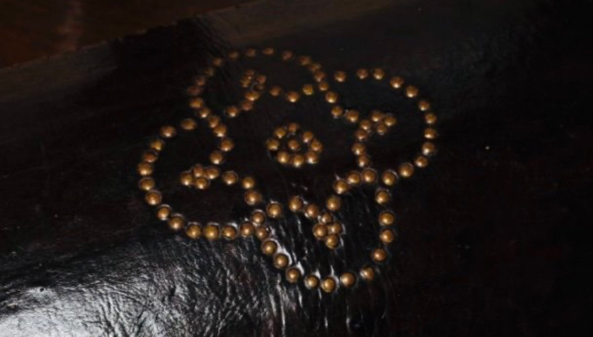 Charming Domed Leather Studded Chest From The 18th Century-photo-2