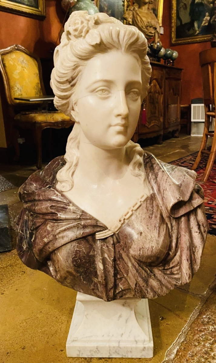 Grand Buste De Femme en marbre d’époux Napoléon III Dans L’esprit Du XVIII Eme Siècle
